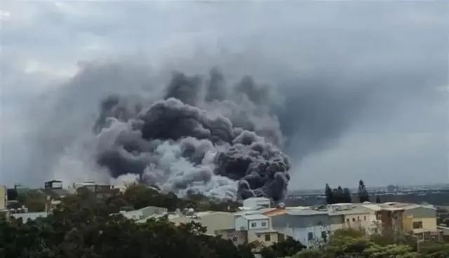 12.19火災(zāi)事故通報(bào)：9死8傷！初步研判系電焊火星引燃油漆混合物導(dǎo)致！當(dāng)?shù)匾牙樟钔９ぃ? title=